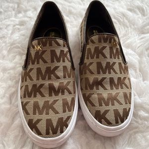 Michael kors slip on shoes size 6.5! Perfect condition